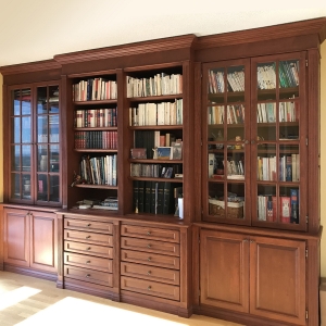 Bibliothèque intégrée en cerisier